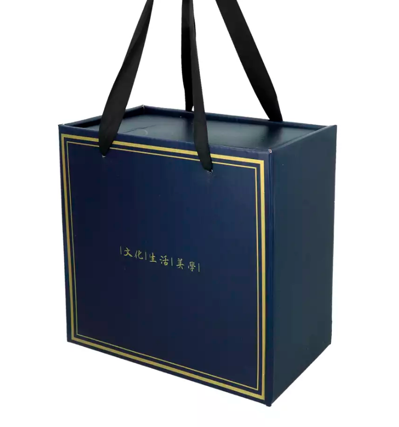 Pudełko prezentowe do kubka czarnego z zaparzaczem 400 ml – idealny prezent.