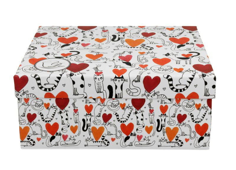 Ozdobne pudełko prezentowe z motywem kotów i serc.