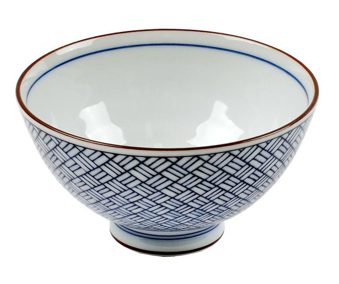 Porcelanowa czarka japońska do matchy o pojemności 210 ml, zdobiona granatowym wzorem plecionki.