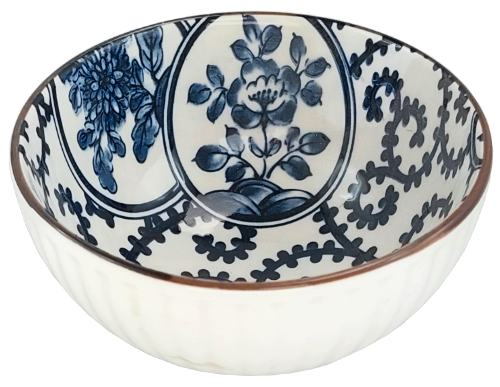 Porcelanowa czarka japońska o pojemności 280 ml, zdobiona niebieskimi ornamentami i kwiatowym wzorem.