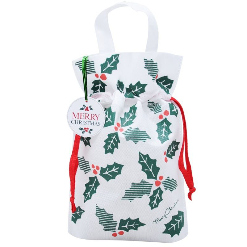 Biały worek prezentowy na butelkę z motywem ostrokrzewu, czerwonymi troczkami i uchwytem.