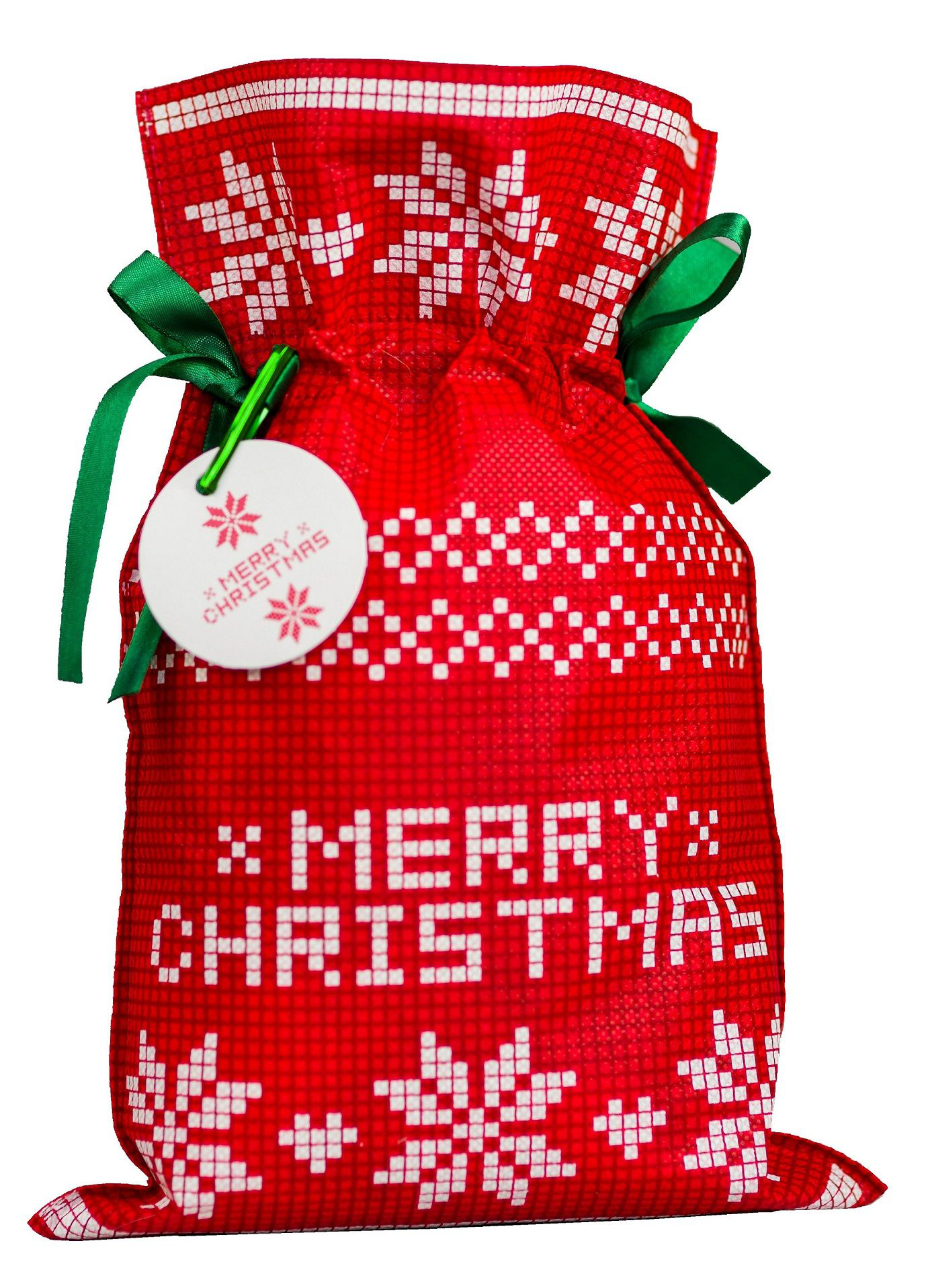 Czerwony worek prezentowy z białym wzorem w gwiazdy betlejemskie, napisem Merry Christmas i zieloną wstążką.