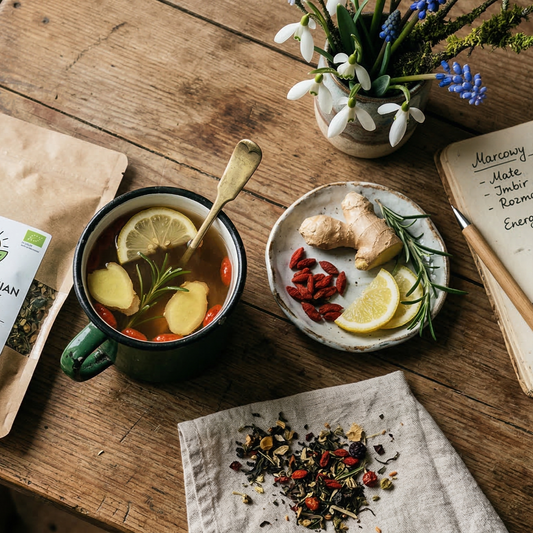 Herbaty na przedwiośnie: jak dodać sobie energii po zimie