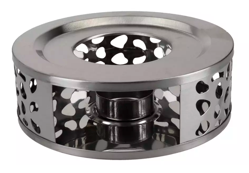 Metalowy podgrzewacz do dzbanka z miejscem na tealight prezentowany z boku w dekoracyjnym wzorze.