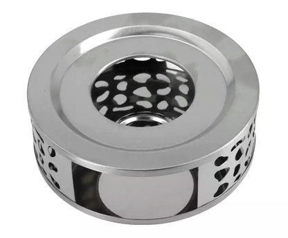 Elegancki stalowy podgrzewacz z ozdobnymi otworami przeznaczony do podgrzewania herbaty.