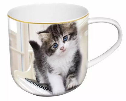 Kubek porcelanowy 500 ml z nadrukiem białego kota o niebieskich oczach.