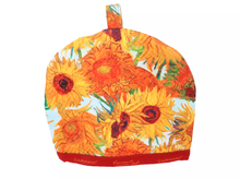 Kolorowy ocieplacz na dzbanek z motywem Sunflowers Vincenta van Gogha, pełny widok.