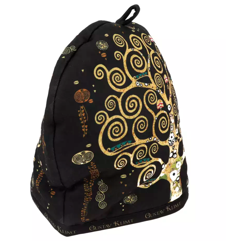 Czarny ocieplacz na dzbanek zdobiony wzorem The Tree of Life Gustava Klimta, widok z boku.