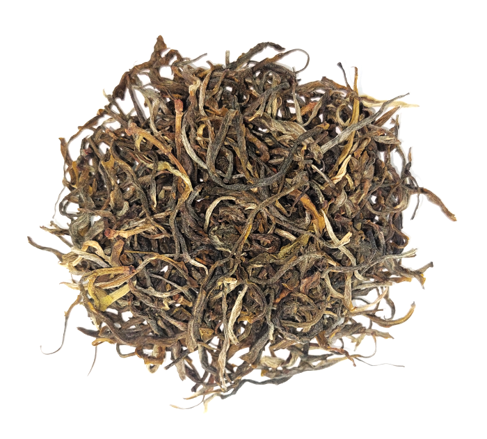 Luźne listki zielonej herbaty Yunnan Green Silver Wire o skręconej strukturze i srebrzystych pąkach wysokiej jakości