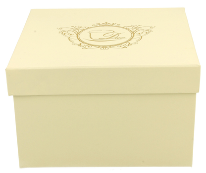 Eleganckie pudełko prezentowe w kolorze kremowym do kubka porcelanowego Casablanca.