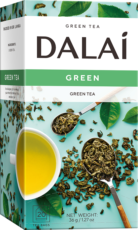 Opakowanie Dalai Green z filiżanką jasnego naparu i zielonymi liśćmi herbaty
