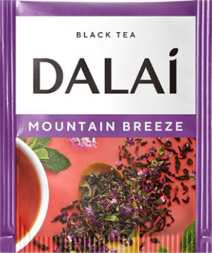 Saszetka Dalai Mountain Breeze z czarną herbatą, miętą i tymiankiem na kolorowym tle