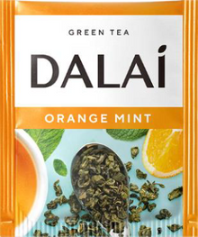 Saszetka Dalai Orange Mint z zieloną herbatą i cytrusowo-miętowymi dodatkami na jasnym tle