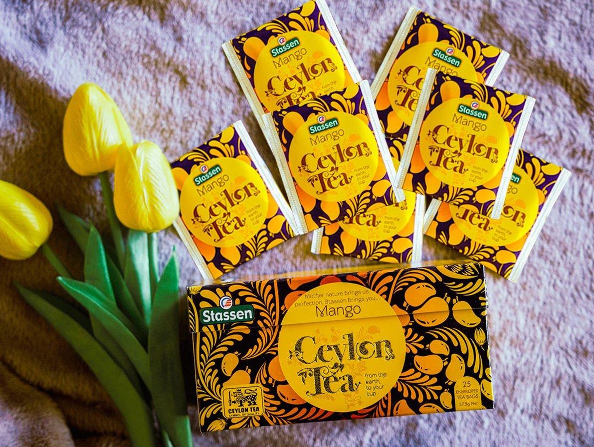 Zestaw saszetek i pudełko Stassen Mango Tea – herbata czarna cejlońska z mango w kopertach.