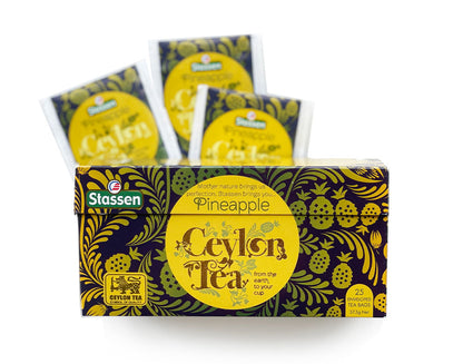 Pudełko z wysuniętymi saszetkami Stassen Pineapple Tea – herbata czarna z ananasem.