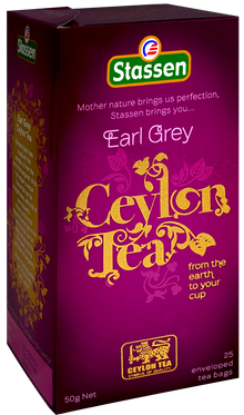 Boczny widok pudełka herbaty Stassen Earl Grey – aromatyzowana herbata cejlońska.