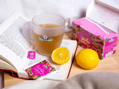 Herbata Stassen Detox Herbal Infusion – pudełko i saszetki w stylizacji z cytryną