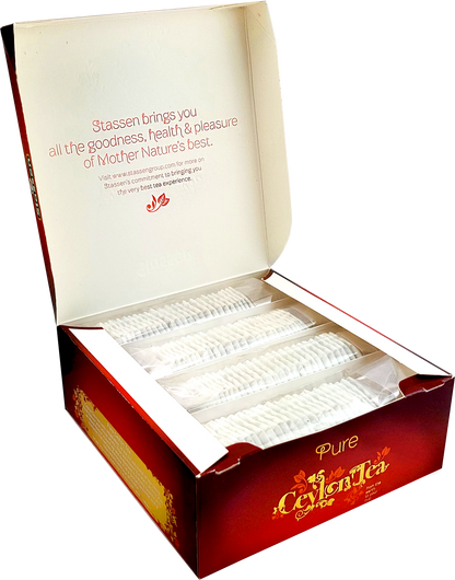 Otwarta herbata Stassen Pure Ceylon Tea z widocznymi kopertami w środku