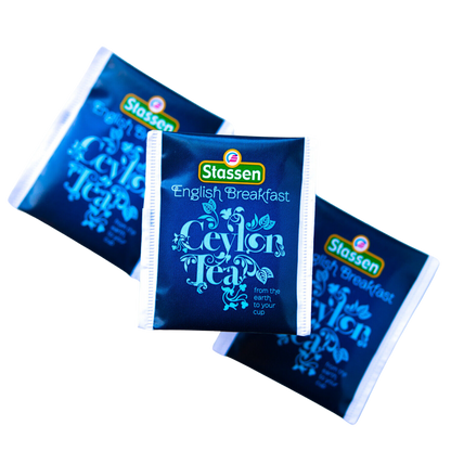 Saszetki herbaty Stassen English Breakfast na tle białym.