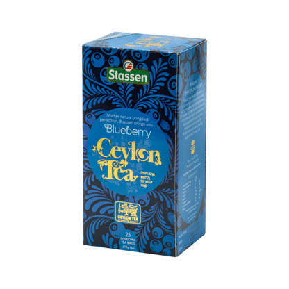 Opakowanie herbaty Stassen Blueberry Ceylon Tea w perspektywie z widocznym logo marki.