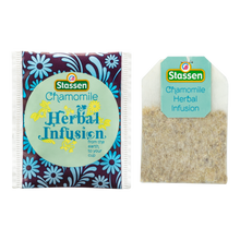 Saszetka i torebka herbaty Stassen Chamomile Herbal Infusion obok siebie.