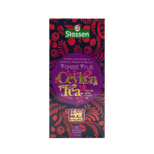 Pionowe pudełko herbaty Stassen Forest Fruit – eleganckie opakowanie z motywem owoców leśnych.