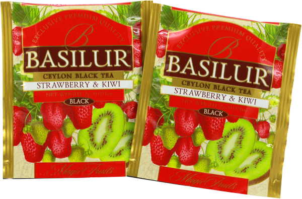 Dwie saszetki herbaty Basilur Strawberry & Kiwi w złotym opakowaniu.