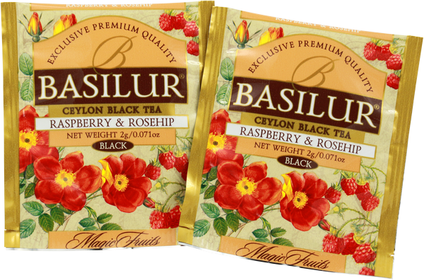 Dwie saszetki herbaty Basilur Raspberry & Rosehip w złotym opakowaniu.