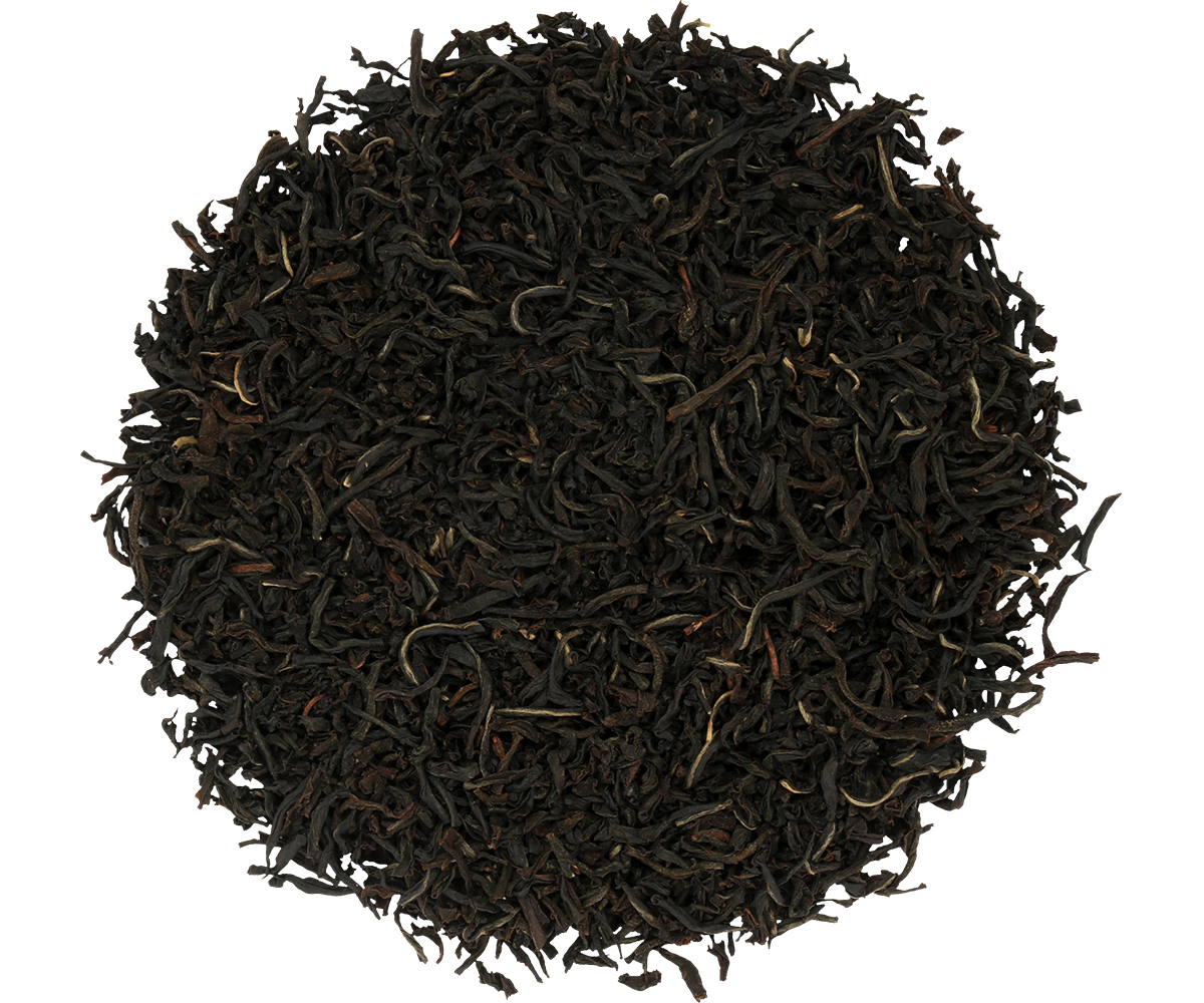 Zbliżenie na liście czarnej herbaty Basilur Ceylon FBOP1 o głębokim aromacie.
