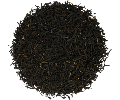 Zbliżenie na liście czarnej herbaty Basilur Ceylon FBOP1 o głębokim aromacie.