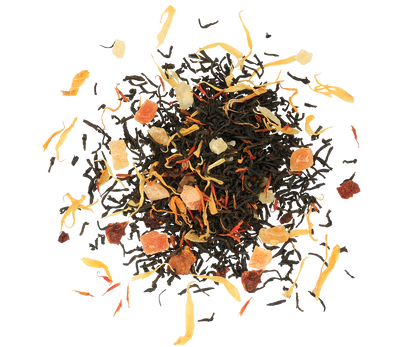 Susz czarnej herbaty Basilur Tea Book vol. II z owocami papai i ananasa w zbliżeniu.