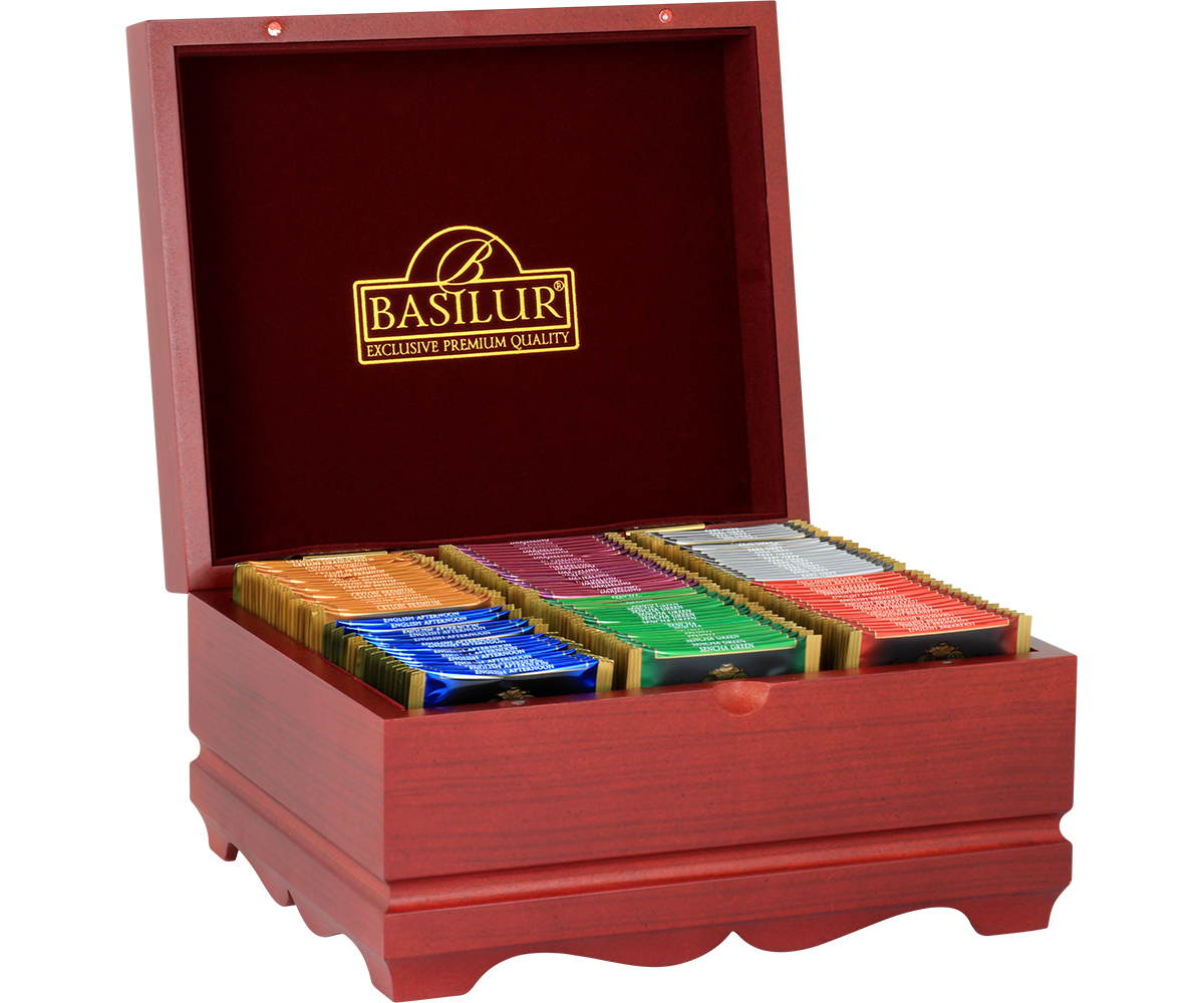 Drewniana szkatułka Basilur Specialty Classics zamknięta, elegancki zestaw herbat premium.