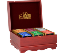 Drewniana szkatułka Basilur Specialty Classics zamknięta, elegancki zestaw herbat premium.