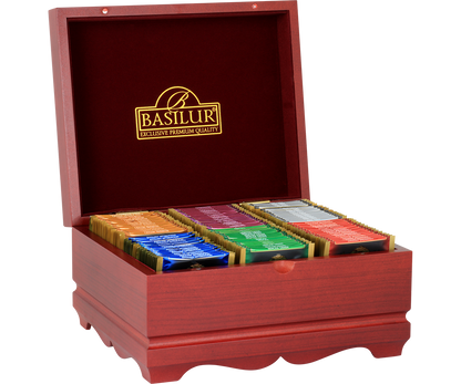 Drewniana szkatułka Basilur Specialty Classics zamknięta, elegancki zestaw herbat premium.