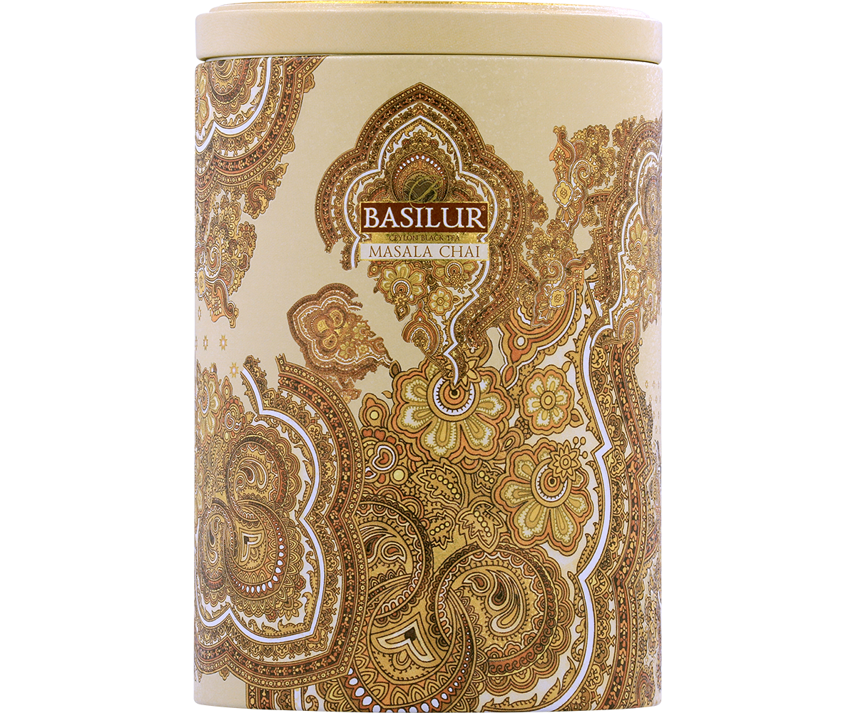 Detal złotej puszki Basilur Masala Chai z orientalnym wzorem paisley.