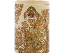 Detal złotej puszki Basilur Masala Chai z orientalnym wzorem paisley.