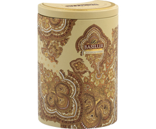Herbata Basilur Masala Chai w beżowo-złotej puszce inspirowanej kulturą Indii.
