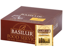 Opakowanie herbaty Basilur Kandy z widoczną saszetką czarnej herbaty cejlońskiej.