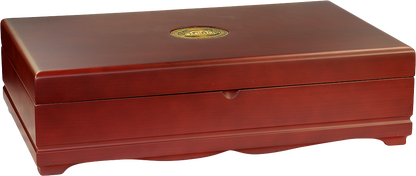 Drewniana skrzynka Basilur Orientalny Ekspozytor – eleganckie pudełko z logo na wieczku.