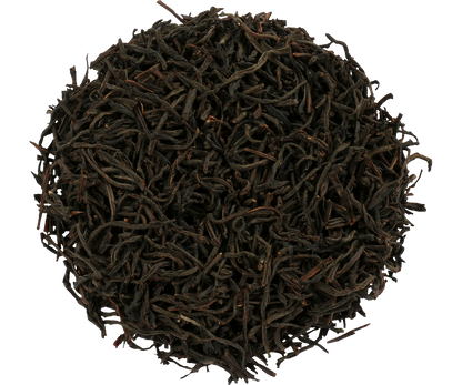 Liście czarnej herbaty Basilur Gold Ceylon w zbliżeniu.