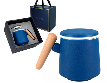 Designerski kubek granatowy 400 ml z drewnianym uchwytem, idealny na prezent.