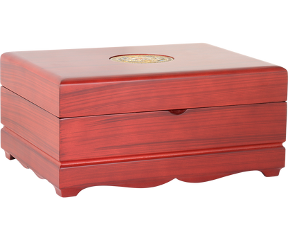 Drewniane pudełko Basilur Oriental Collection – elegancki ekspozytor z logo marki.