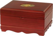 Zamknięta szkatułka Basilur Wooden Presenter Mix 2 w kolorze mahoniowym, luksusowe opakowanie herbaty.