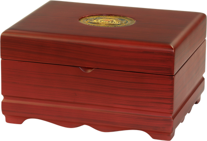 Zamknięta szkatułka Basilur Wooden Presenter Mix 3 w kolorze mahoniowym, eleganckie opakowanie prezentowe.