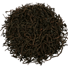 Suszone liście czarnej herbaty Basilur High Grown 500 g z wysokogórskich plantacji Cejlonu, o delikatnym aromacie i bursztynowym naparze.