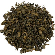 Suszone liście zielonej herbaty Basilur Green Refill 500 g z Cejlonu, o świeżym aromacie i złocisto-zielonym naparze.