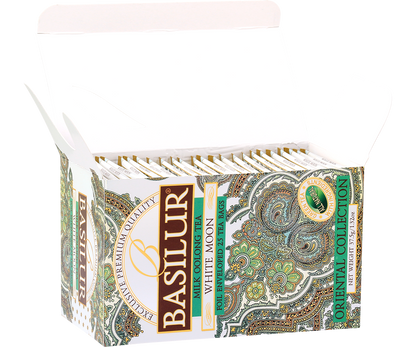 Otwarte pudełko herbaty Basilur White Moon z foliowanymi saszetkami mlecznej herbaty oolong.