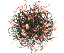 Liście czarnej herbaty Basilur z dodatkiem płatków kwiatów.