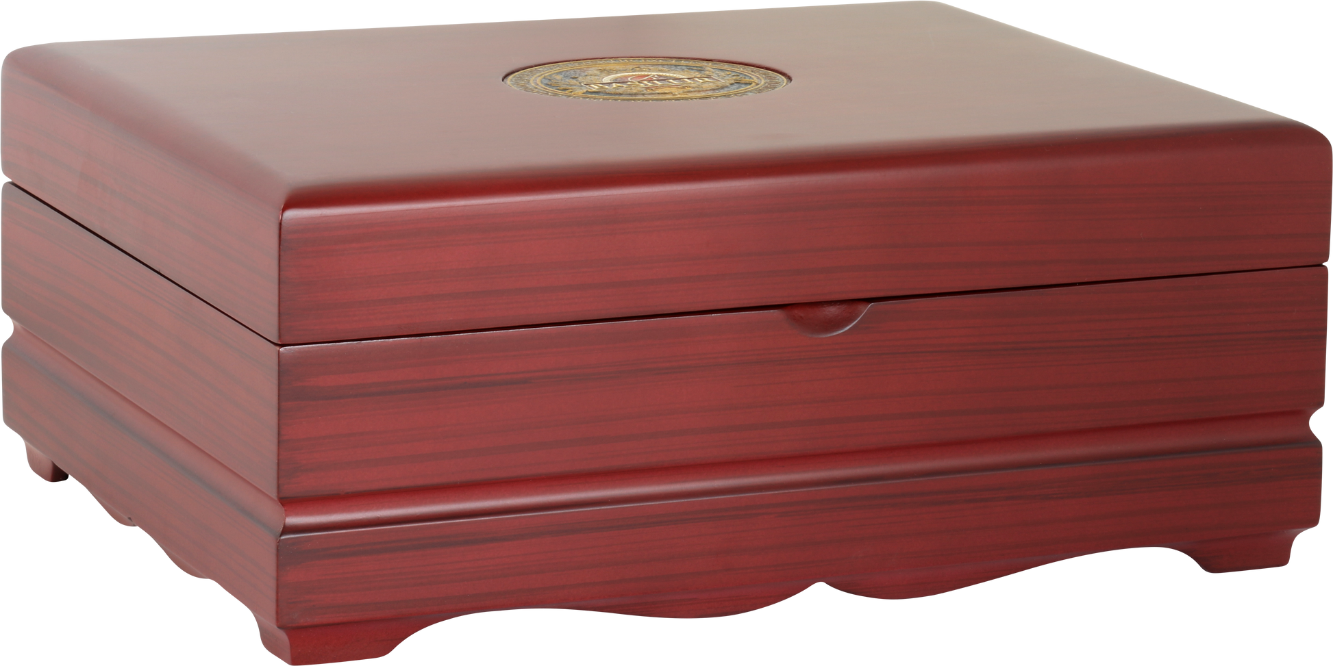 Drewniana skrzynka Basilur Oriental Collection 2 zamknięta, z logo producenta na wieczku.