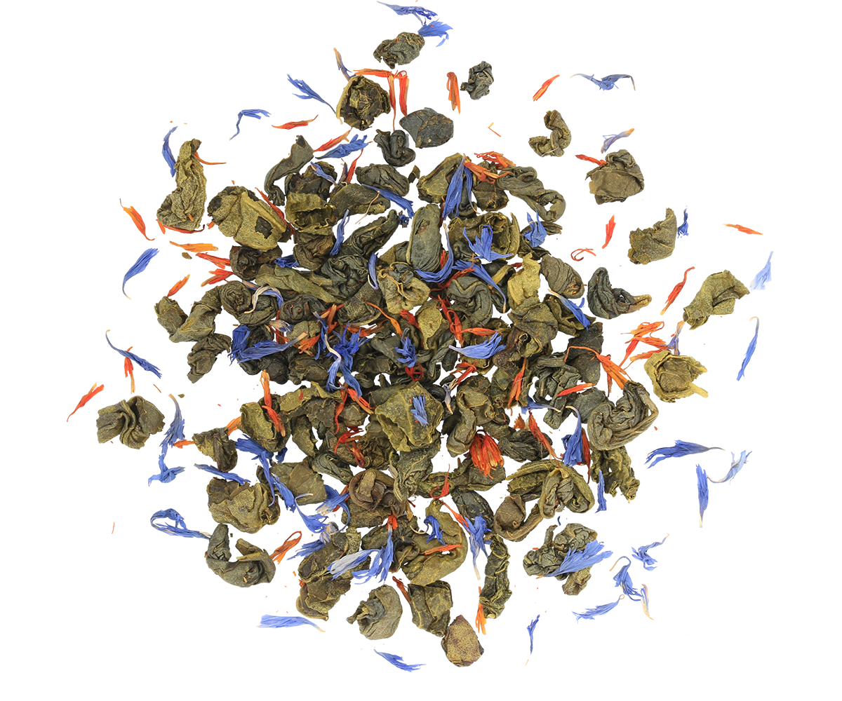 Liście zielonej herbaty Basilur Love Story vol. I z płatkami czerwonych i niebieskich kwiatów.